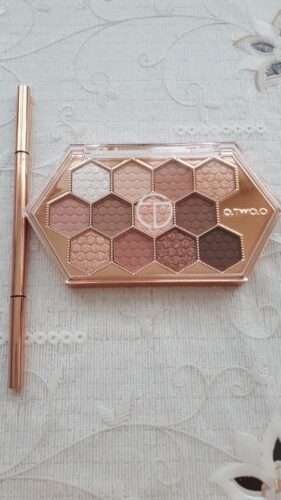 O.TWO.O Honeycomb  Diamond Eye Shadow Palette photo review