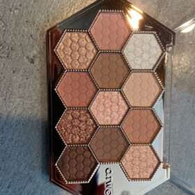 O.TWO.O Honeycomb  Diamond Eye Shadow Palette photo review