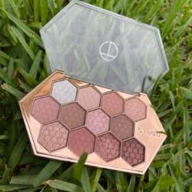 O.TWO.O Honeycomb  Diamond Eye Shadow Palette photo review