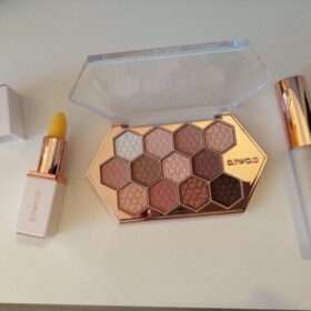 O.TWO.O Honeycomb  Diamond Eye Shadow Palette photo review