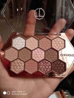 O.TWO.O Honeycomb  Diamond Eye Shadow Palette photo review