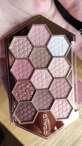 O.TWO.O Honeycomb  Diamond Eye Shadow Palette photo review