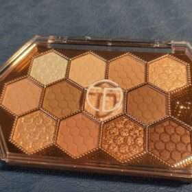 O.TWO.O Honeycomb  Diamond Eye Shadow Palette photo review