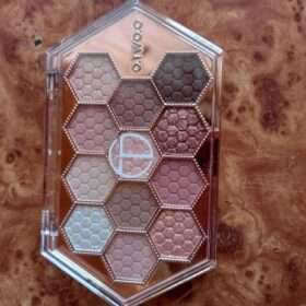 O.TWO.O Honeycomb  Diamond Eye Shadow Palette photo review