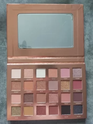 O.TWO.O Aurora Eyeshadow Palette photo review