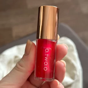 O.TWO.O Hydrating plump shiny crystal lip oil photo review