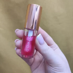 O.TWO.O Hydrating plump shiny crystal lip oil photo review