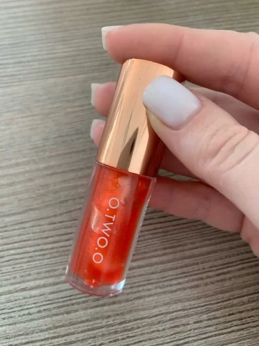 O.TWO.O Hydrating plump shiny crystal lip oil photo review